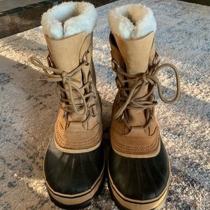 Women’s Sorels Size 10.. excellent condition